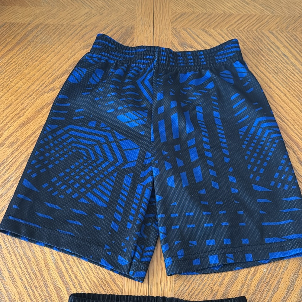 2 pair Garanimals shorts elastic waist - Picture 2 of 6